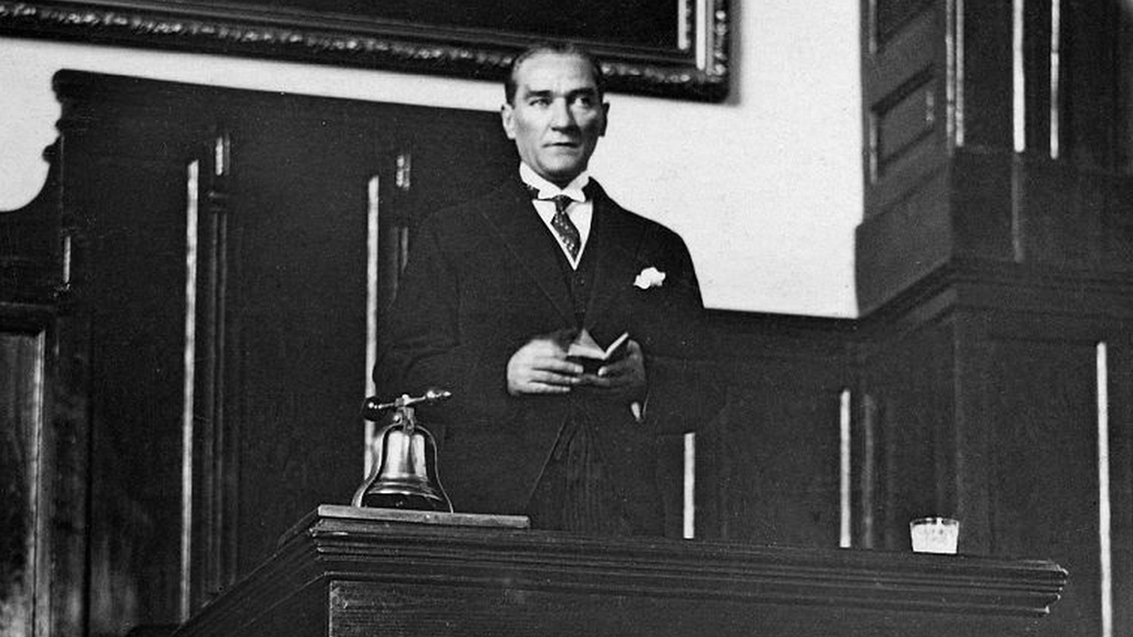 Atatürk’ün İki Büyük Eserinden Hangisi Daha Önemli: CHP mi, Türkiye Cumhuriyeti mi?